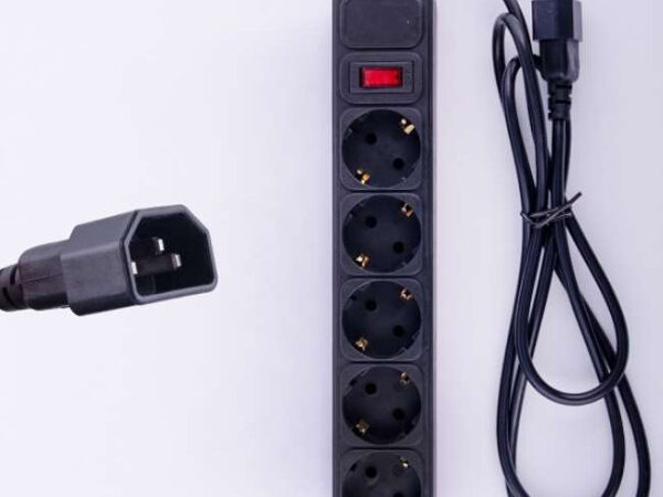 Kabl sa 5 šuko utičnica i prenaponskom zaštitom 1.8m C14 AC 230V-7A