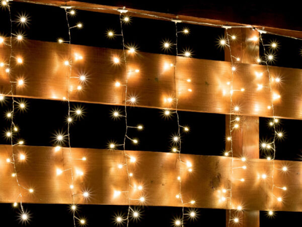 Svetleći niz sa 300 toplo belih LED dioda