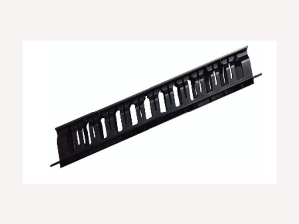 MAXPRO LINE Panel ranzirni 19 inča, kanalica, plasticni, 1U