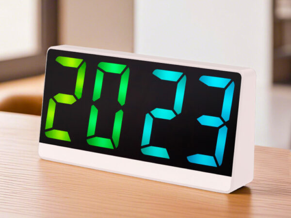 Digitalni budilnik beli