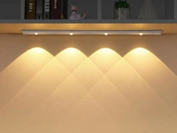 Punjiva LED lampa sa PIR senzorom